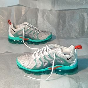 vapormax plus miami dolphins